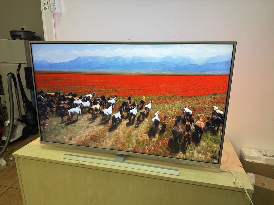 Philips 43” 4K Smart TV Ambilight білий стильний дизайн