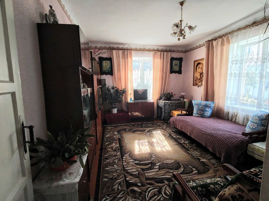 Трикімнатна квартира з автономним опаленням в районі ДЕУ