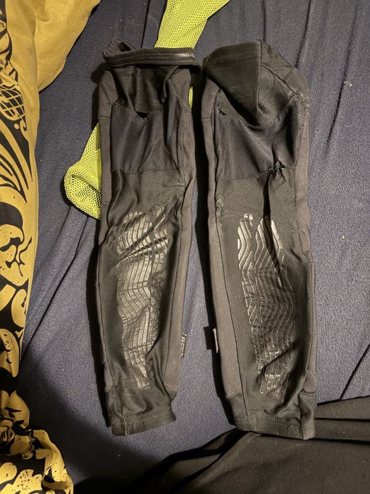 Ochraniacze fuse omega 100 knee pad combo