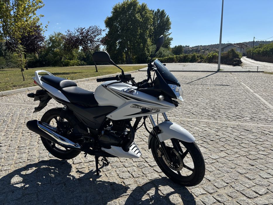 Honda cbf 125.