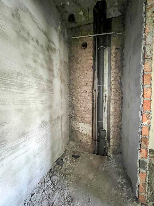 Квартира 2-кімнатна по вул. Сірка під ремонт