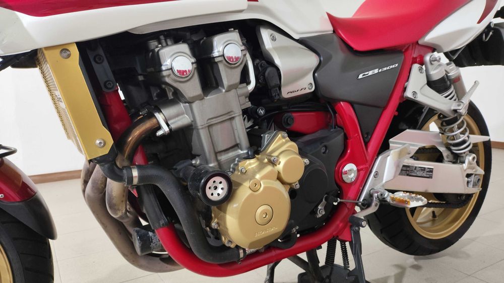 Honda CB 1300SA (Red Frame)