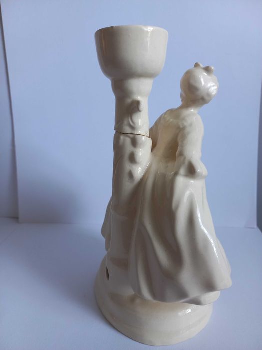 Stara figurka porcelanowa świecznik ecru