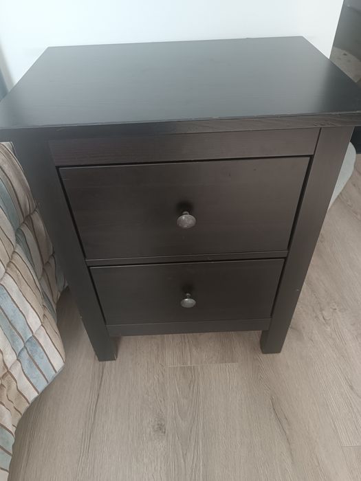 Mesa de Cabeceira Preta IKEA – Simples e Funcional