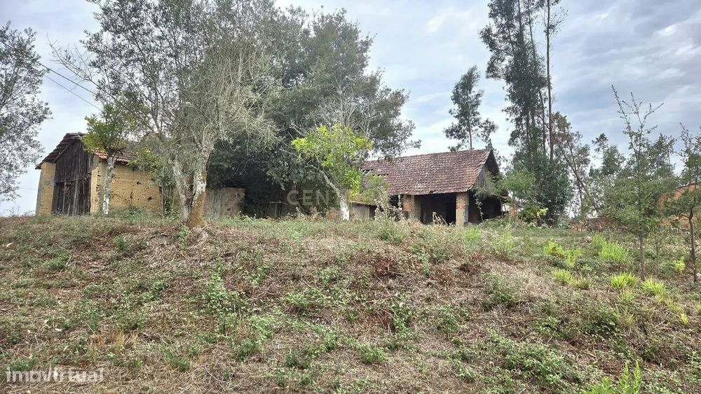 Casa de Campo  ||  Para recuperação  || Rio De Couros, Ourém