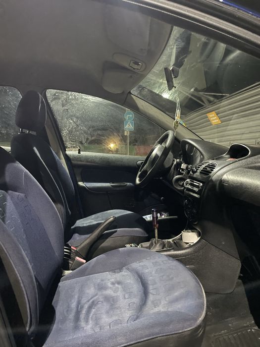 Peugeout 206 1.1 Бенз