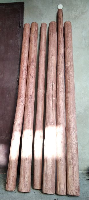 Bale na huśtawkę okorowane, oszlifowane i pomalowane.