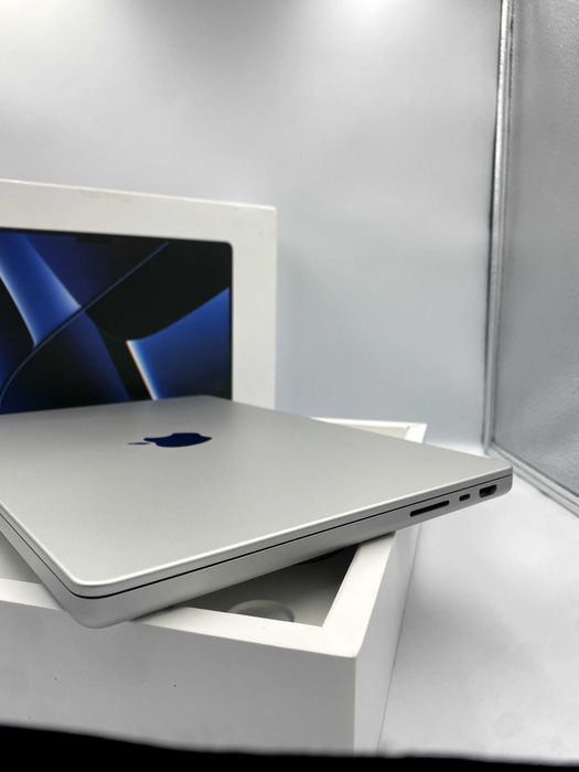 Ноутбук Apple MacBook Pro 14" M2 Pro 16/512GB Silver (MPHH3) 2023