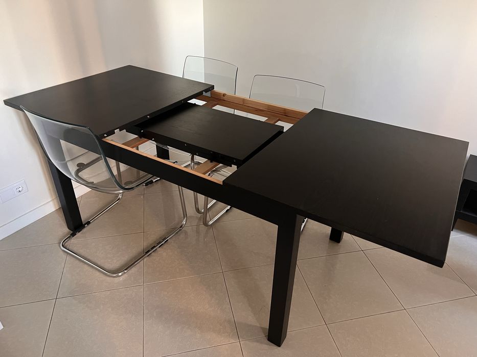 Mesa de refeições extensivel + 4 cadeiras