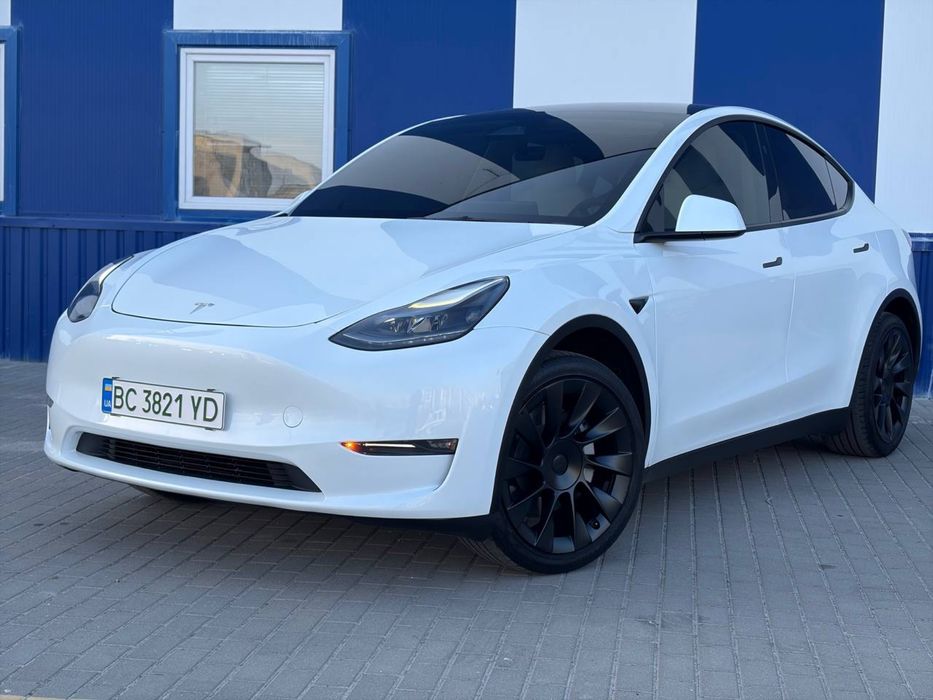 Tesla Model Y 2024 року