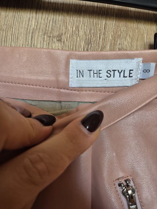 Spódnica w kolorze pudrowego różu