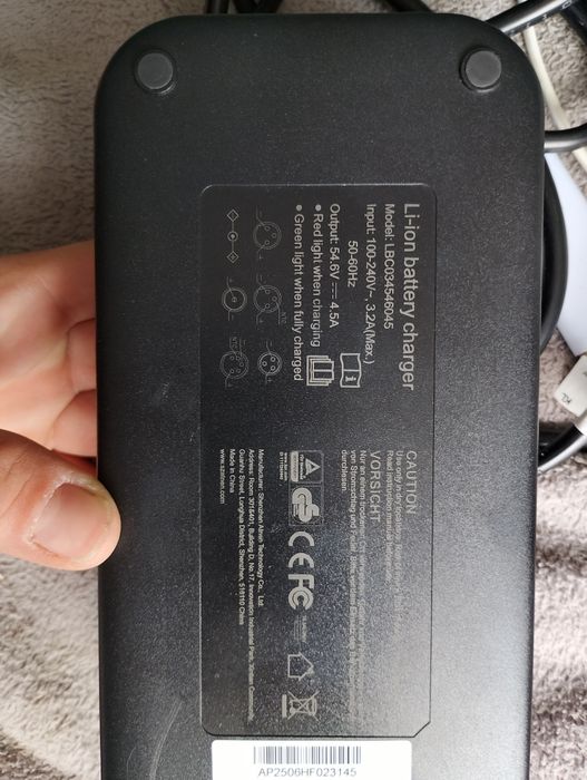 Ładowarka do hulajnogi Elektrycznej