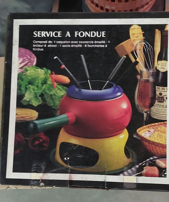 Fondue novo na caixa