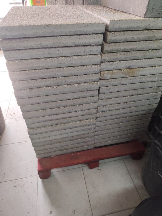 Vendo 38 lagetas 60x40 x 40mm areia lavada,cerca de  9 m2