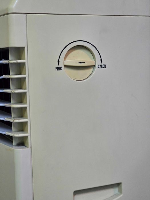 Ventilador Portátil Pallavi Quente e Frio