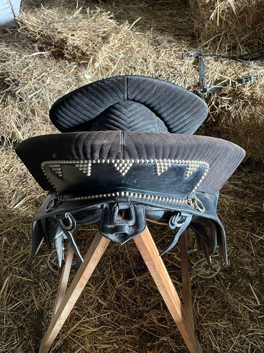 Sela/ arreio a portuguesa completa com cabeçada e xairel