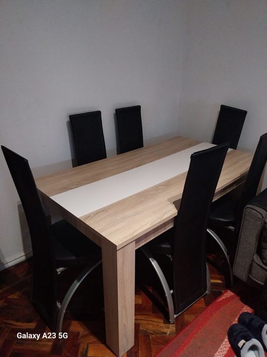Vendo mesa com 6 cadeiras