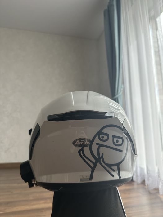 Продам шлем Airoh Spark