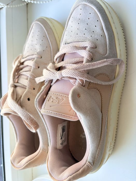 Продам жіночі кросівки nike air