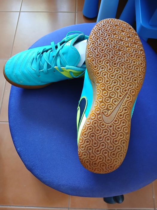 Ténis futsal Nike