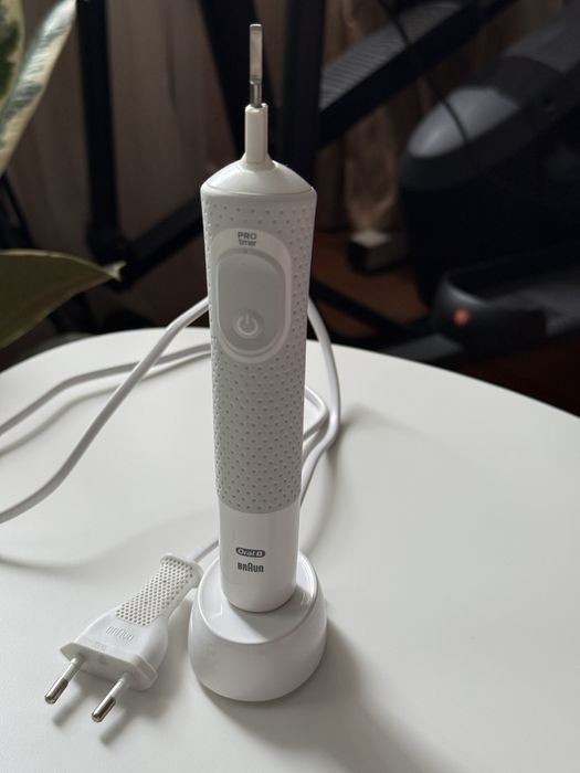 Зубна щітка oral-b vitality