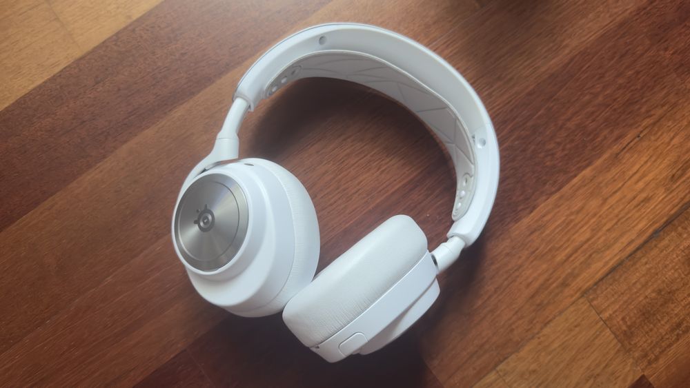 Słuchawki bezprzewodowe Steelseries Arctic Nova Pro Wireless jak nowe nieużywane