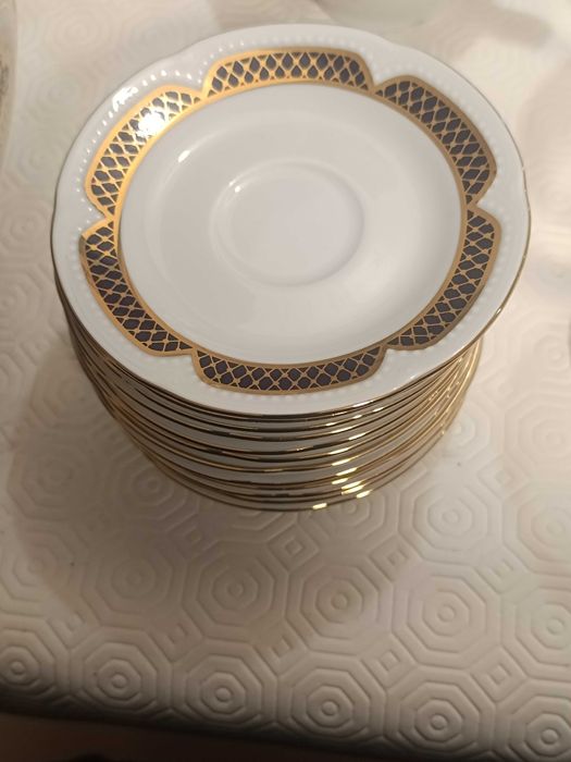 Serviços jantar completo + café (c/ 83 peças)