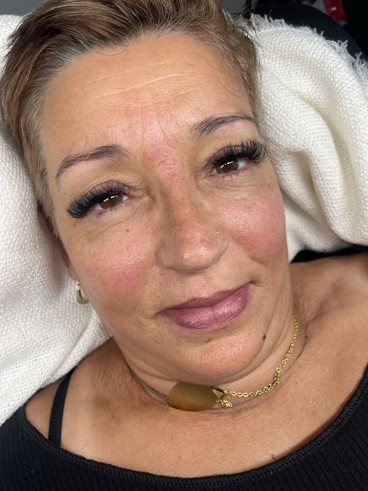 Pestanas e sobrancelhas