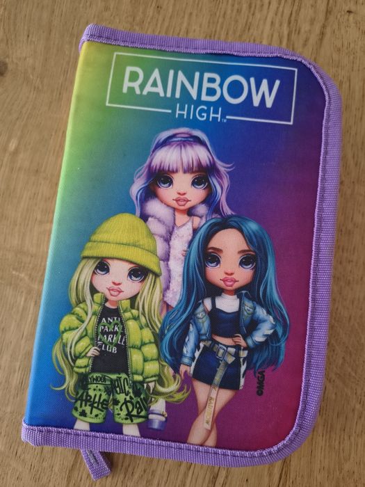 Piórnik Rainbow High