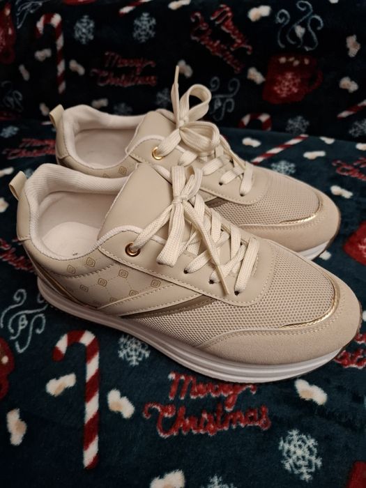 Кросівки, розмір 40