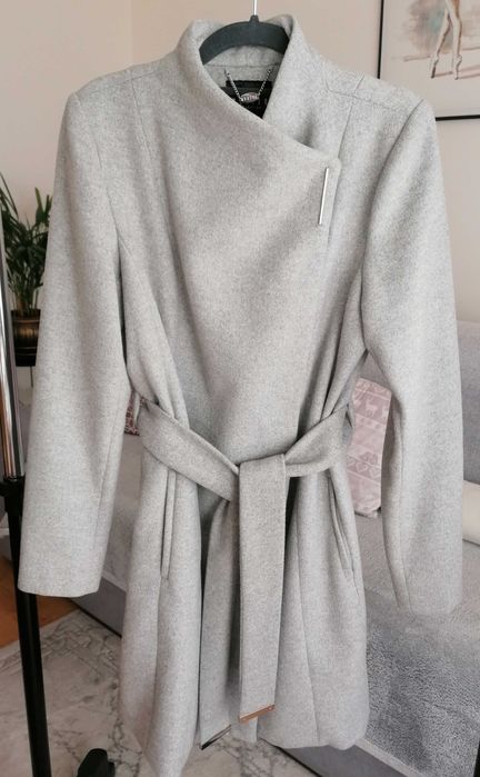 Szary płaszcz jesienny Mohito 38 wiązany