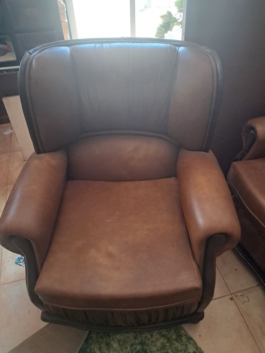 Conjunto sofás  pele com cama