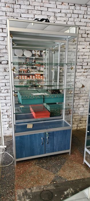 Стелаж вітрина стіл