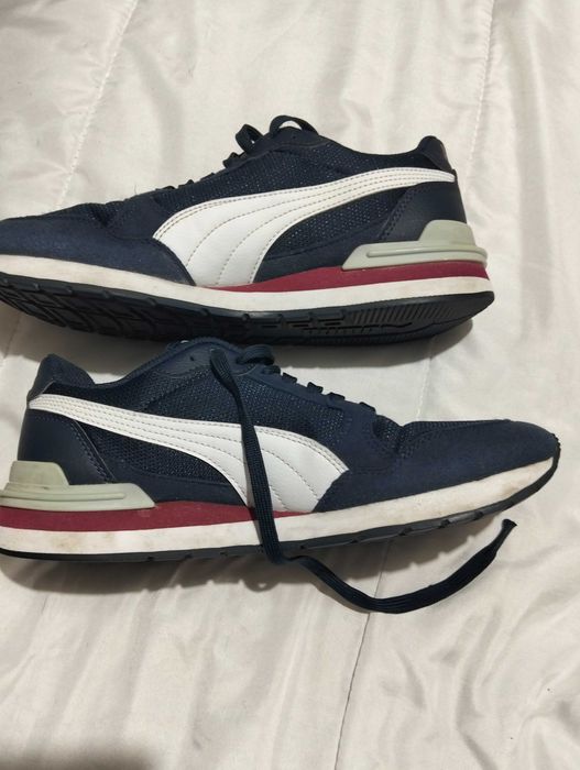 Tênis da PUMA azul escuro n- 40 em bom estado e Silas boas.