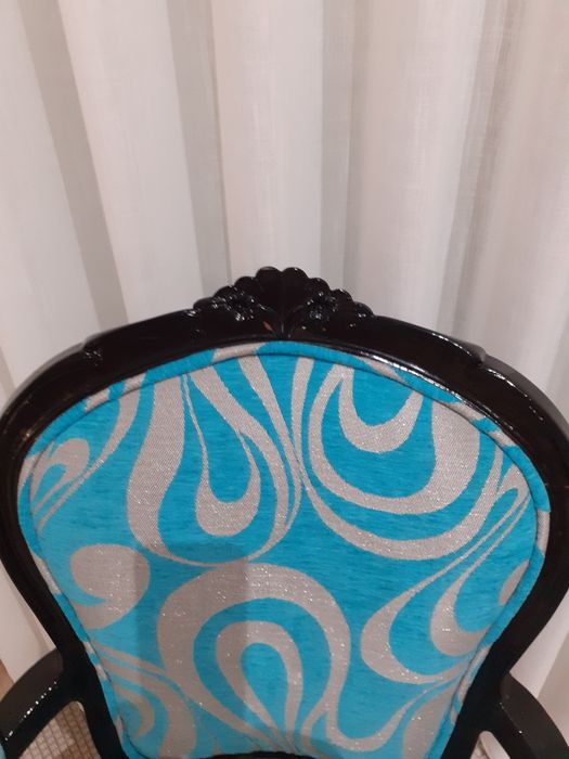 Conjunto cadeirão e espelho em lacado preto