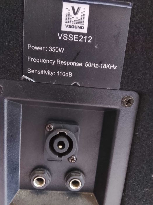 2 Colunas 2x250 watts rms + uma mesa amplificada 2x150 watts rms.