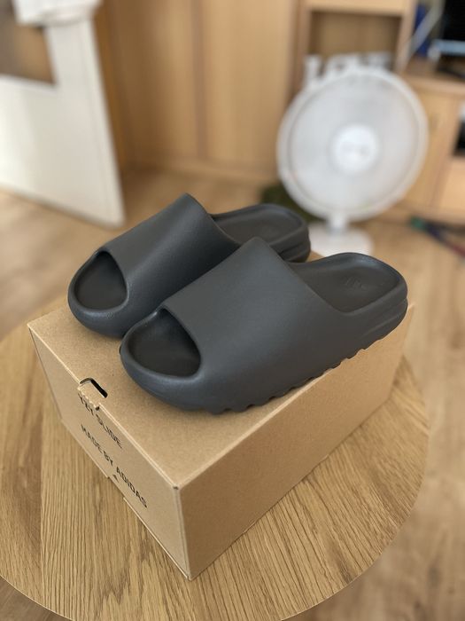 Yeezy slide granite 40.5
