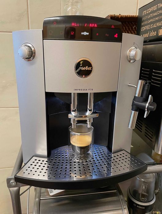 Máquina de café Jura industria impressa F 70 como nova pouco uso