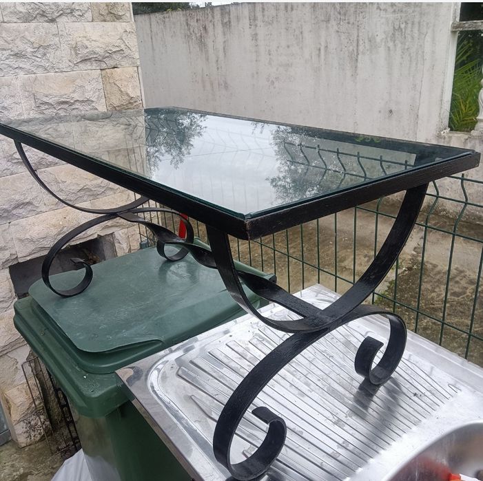 Mesa de centro estilo antigo