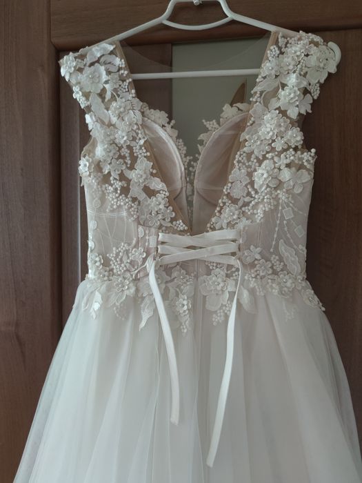 Продаю весільну сукню в гарному стані