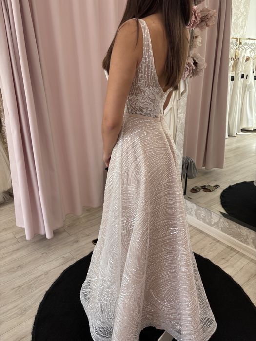 Piekna, nowa zjawiskowa suknia slubna