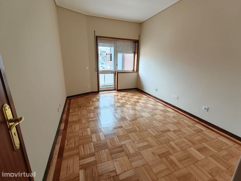 T2 moderno com varanda e terraço no Porto