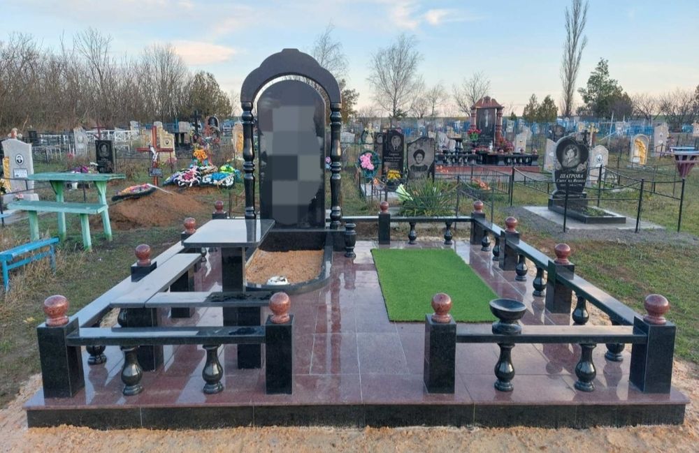 Памятники, изделия из гранита. Укладка плитки.Фотоскло.