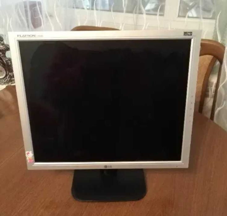 Системный блок Gigabyte+клавіатура+монітор+миша(комплект)