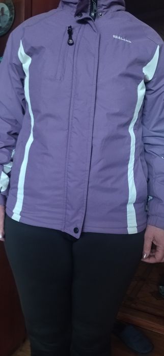 Продам женскую спортивную куртку б/у46- 48р