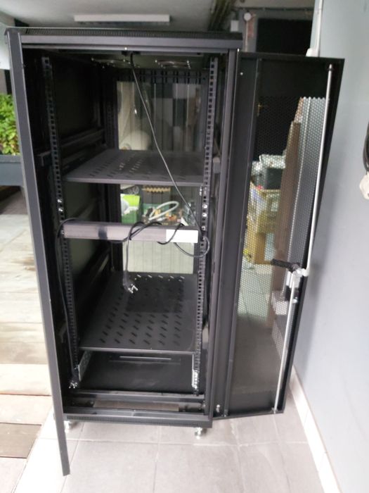 Szafa serwerowa Linkbasic Stojąca Rack 19'', 27U, plus wentylatory