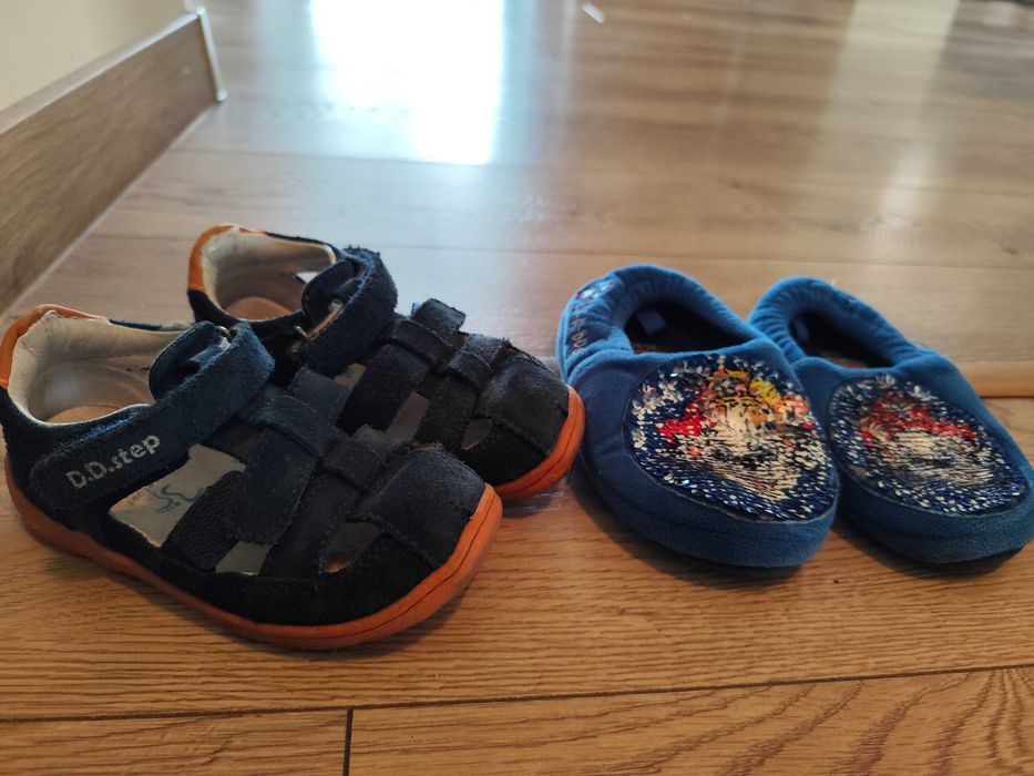 Buty + kapcie r.25