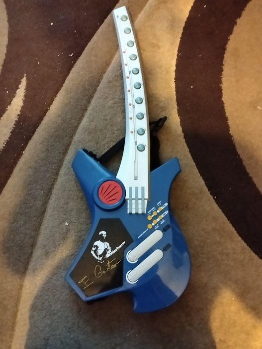 Gitara dla dzieci.