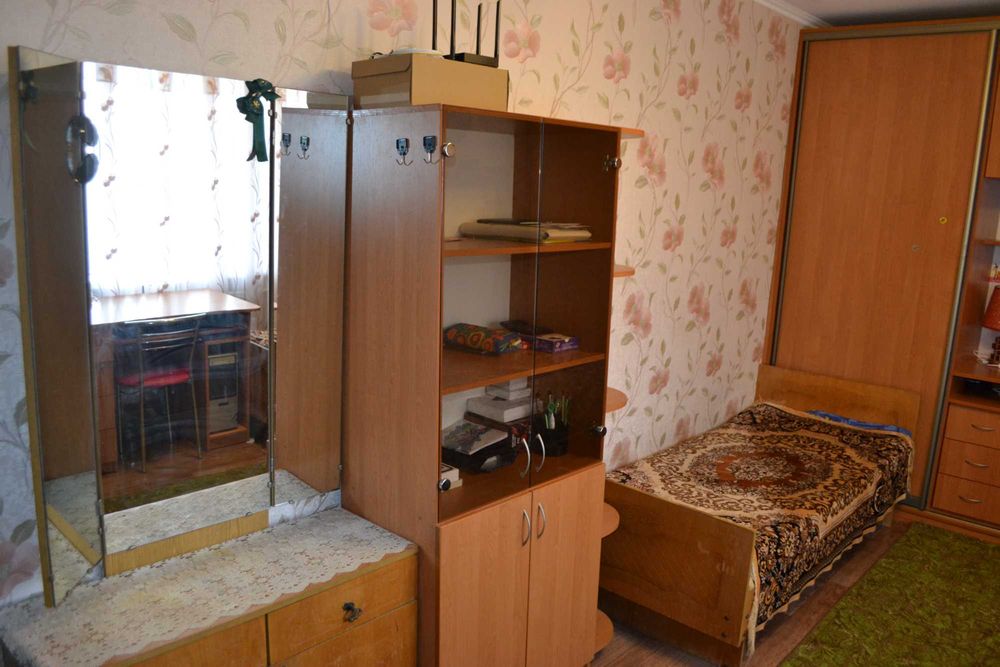 продам велику кімнату Лісовий масив Волкова космонавта Поповича 10а