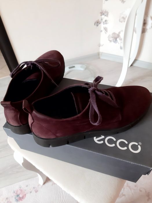 Продам женские туфли (кроссовки) ECCO